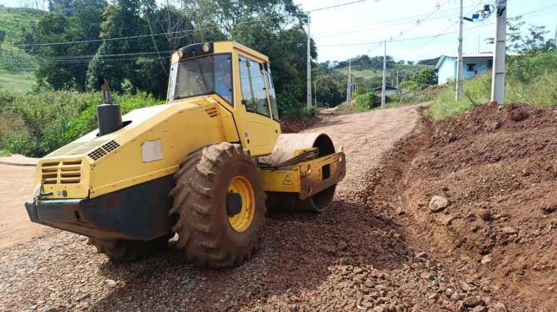 Recuperação de vias no Loteamento Mittanck.